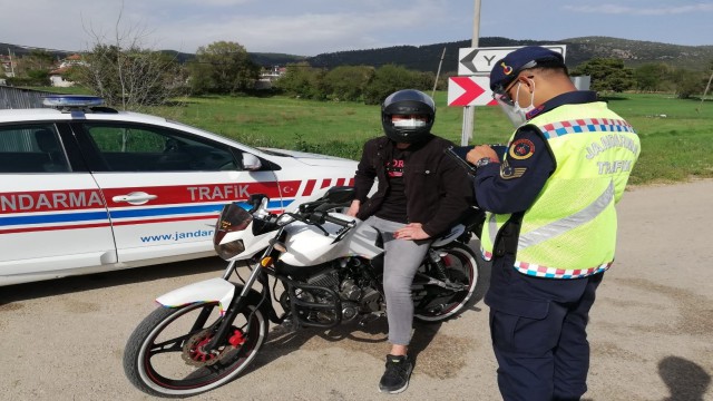 Burdurda jandarmadan 46 sürücüye 33 bin 644 TL ceza