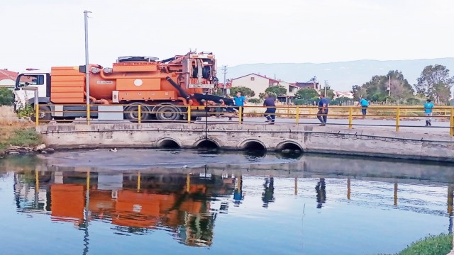 Burhaniyede Dere Kirliliği haberi Büyükşehiri harekete geçti