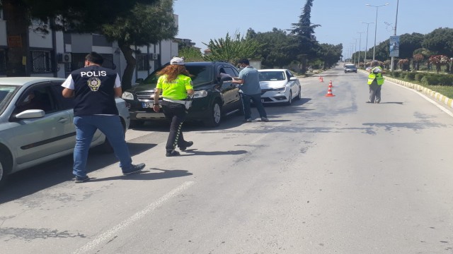 Burhaniyede polis denetimlerini artırdı