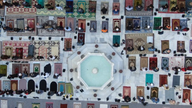 Bursa Emirsultan Camii Ramazan Bayramında doldu taştı