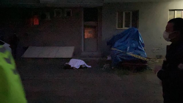 Bursada 5. kattan düşen yaşlı adam hayatını kaybetti