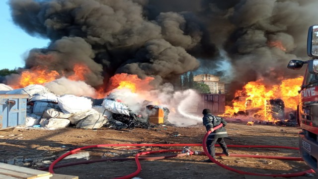 Bursada geri dönüşüm tesisinde büyük yangın