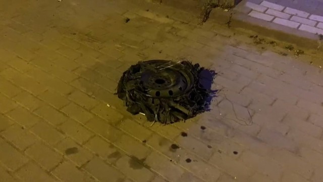 Bursada park halindeki aracın lastiğini söküp kendi aracına takan hırsız pes dedirtti