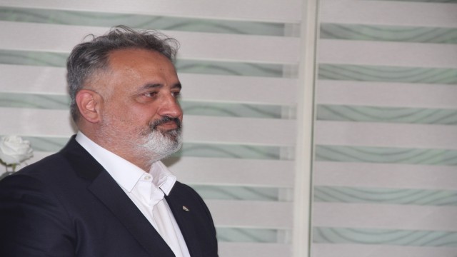 Bursaspor Başkan Adayı Serdar Acarhoroz, maçları ücretsiz yapacağını açıkladı