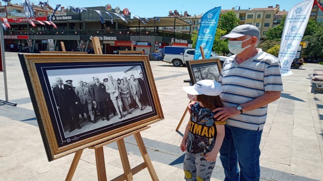 Büyükşehirin Atatürk sergisi ilgi odağı oldu