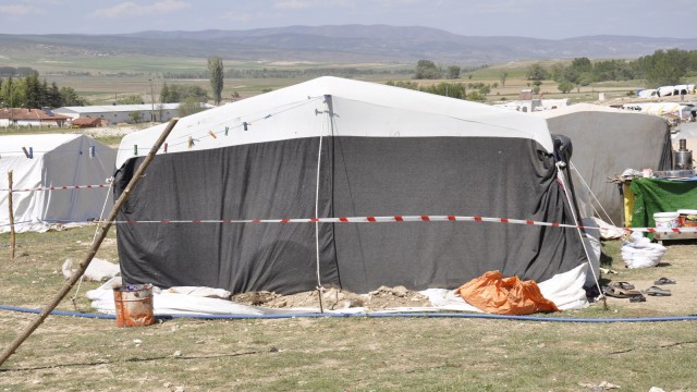 Çadırda yaşayan 8 kişilik aile karantinaya alındı