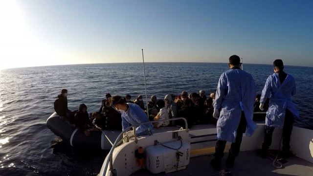 Çanakkale açıklarında 53 düzensiz göçmen kurtarıldı