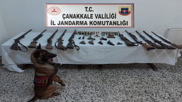 Çanakkalede bomba arama köpeği ile silah ve mühimmat kaçakçılığı operasyonu