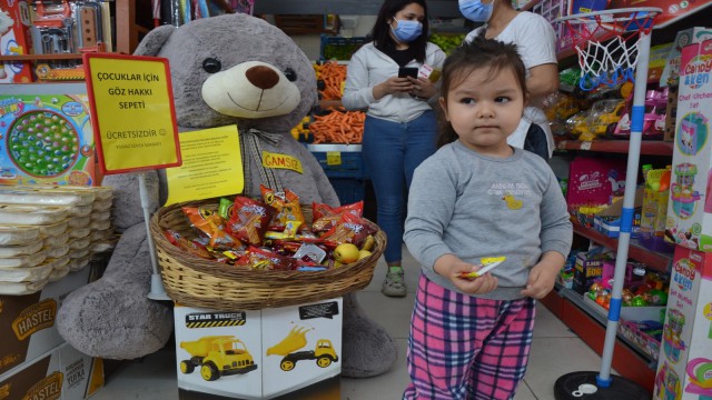 Çanakkalede çocuklar için ücretsiz ‘göz hakkı sepeti