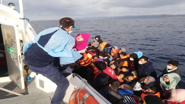 Çanakkalede geçtiğimiz ay 520 düzensiz göçmen kurtarıldı