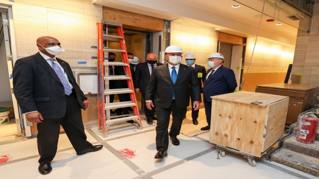 Çavuşoğlu, New Yorkta Türkevi Binasını ziyaret etti