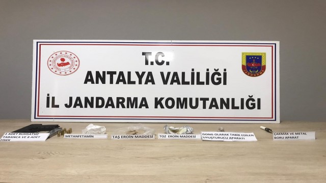 Çekici üzerindeki araçtan uyuşturucu ve tabanca çıktı