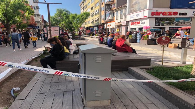 Çekilen şeritler vatandaşı durduramadı