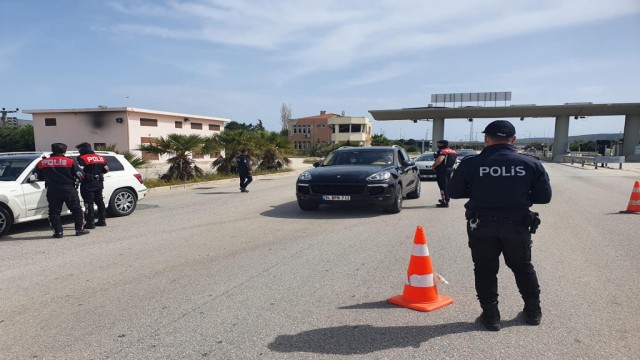 Çeşmede tam kapanmada 1,5 milyona yakın ceza kesildi