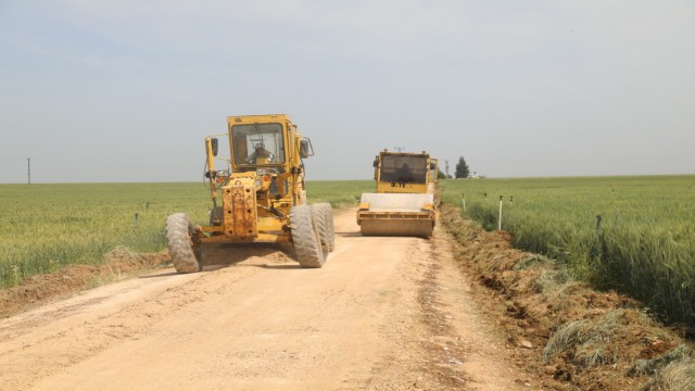 Ceylanpınar kırsalında asfalt öncesi son dokunuşlar