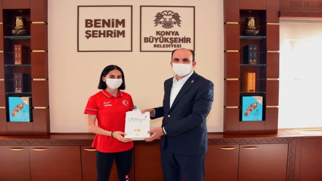 Cimnastikte Türkiyenin gururu olan Elif Çolak Başkan Altayla buluştu