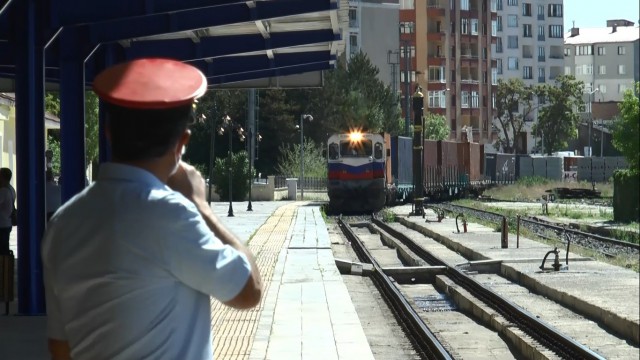 Çine gidecek olan 41 vagonlu 2 ihracat treni Erzuruma ulaştı