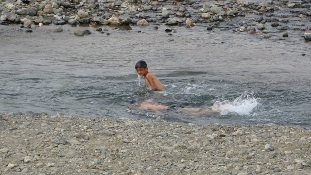 Çocukların tehlikeli serinliğine tam kapanma da engel olamadı