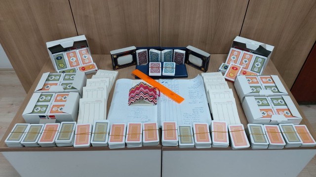 Çorumda dernek lokalinde kumar oynayan 9 kişi suçüstü yakalandı