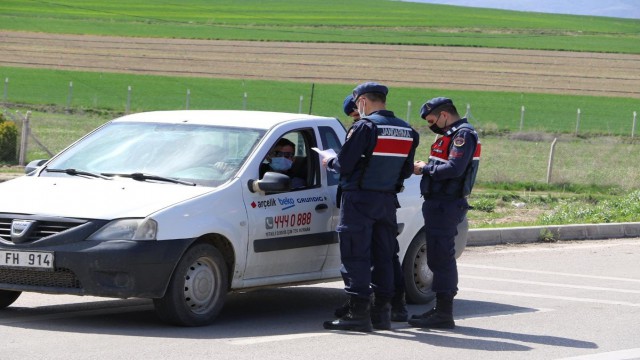 Çorumda kısıtlama kurallarına uymayanlara ceza uygulandı