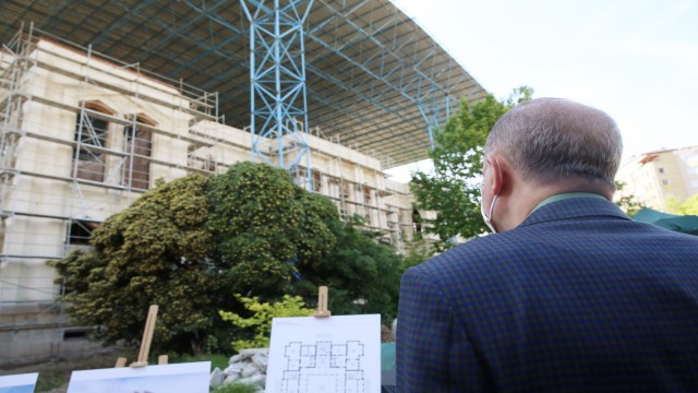 Cumhurbaşkanı Erdoğan, İstanbulda çeşitli yerlerde incelemelerde bulundu