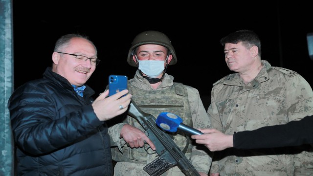 Cumhurbaşkanı Erdoğandan 2 bin 200 rakımda Mehmetçiğe sürpriz