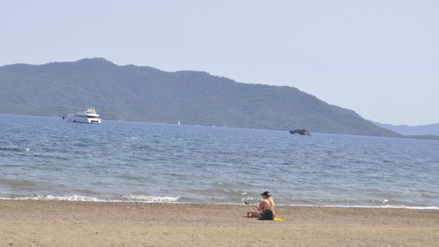 Denizin tadını Ukraynalı turistler çıkarıyor