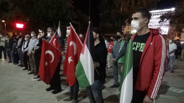 Denizlide 100 kişilik grup Mescid-i Aksa saldırılarını kınadı