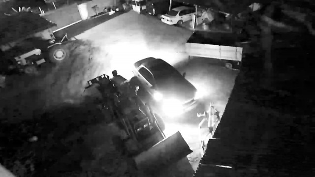 Deprem anı güvenlik kameralarına yansıdı