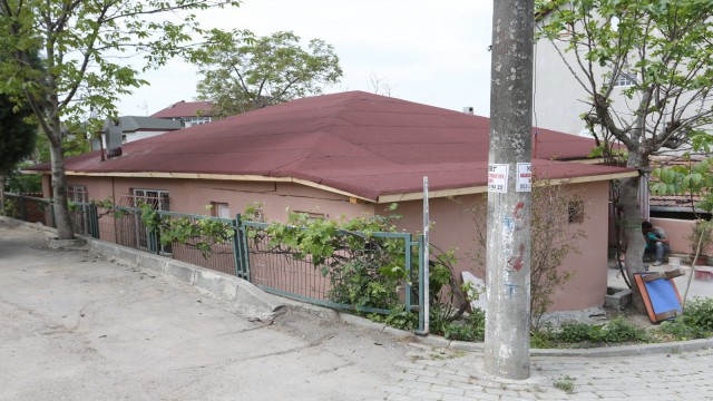 Derincede yangın mağduru ailenin evi yenilendi