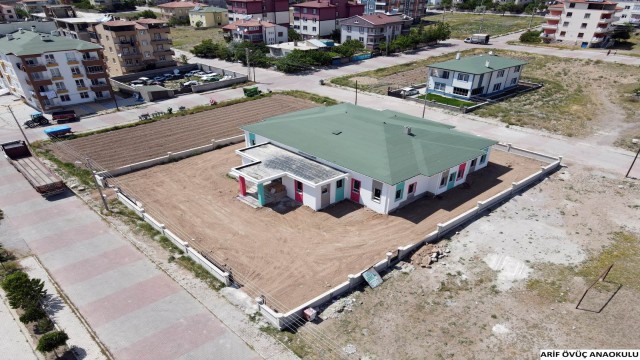 Develide yurt ve okul inşaatları devam ediyor