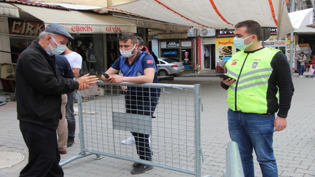 Devrekte Pazar alanına girişlerde Covid-19 denetimi gerçekleştirildi