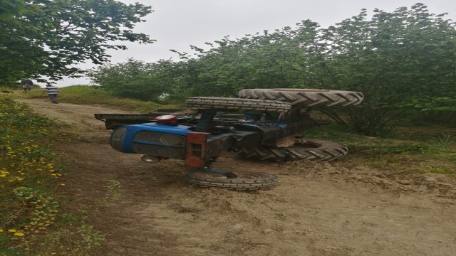 Devrilen traktörün altında kalan çiftçi hayatını kaybetti