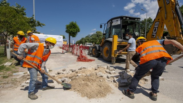 Dikilide doğal gaz çalışmaları başladı