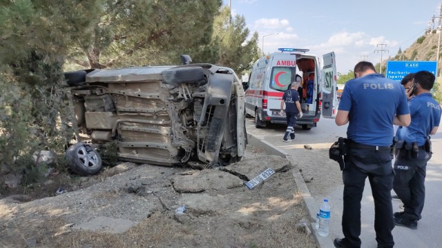 Direksiyon hakimiyetini kaybedince takla attı: 2 yaralı