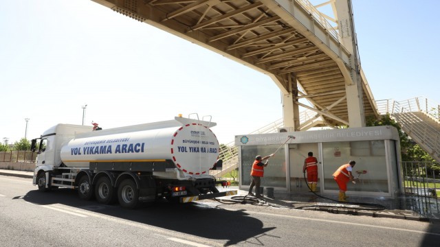 Diyarbakır Büyükşehir Belediyesi temizlik çalışmalarına aralıksız devam ediyor