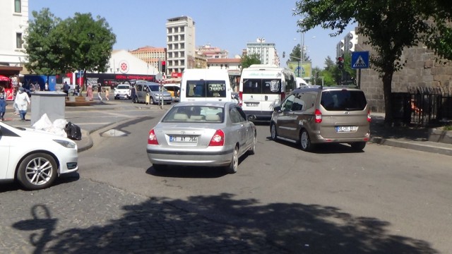 Diyarbakır kısıtlama sonrası yoğunluk başladı