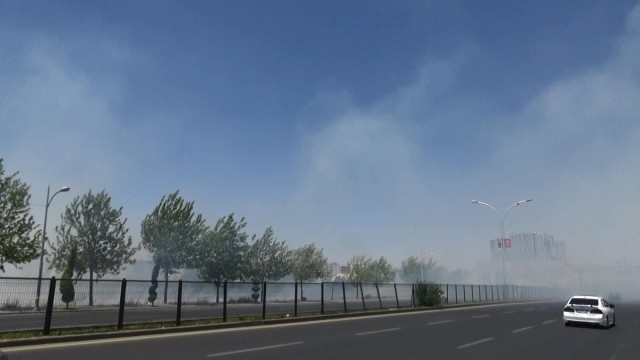 Diyarbakırda korkutan anız yangını