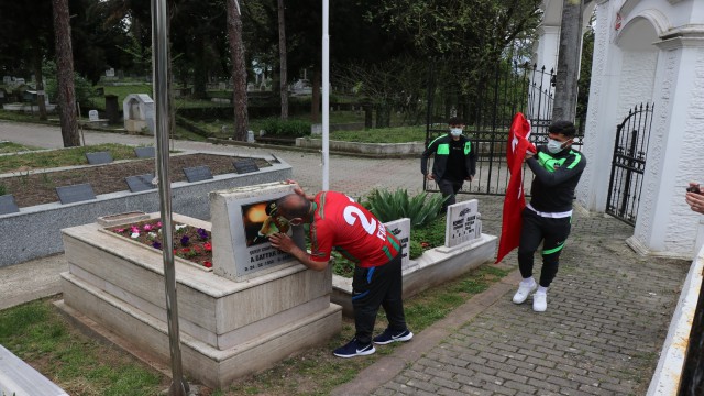 Diyarbekirspor şampiyonluk ve kupayı şehit Okkana armağan etti