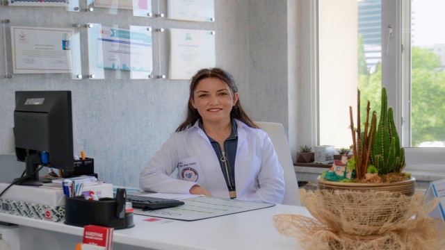 Doç. Dr. Nilgün Şimşir Atalay, “Hareketsizliğe bağlı kilo artışı diz ağrılarına neden oluyor”