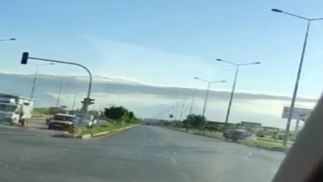 Drift girişimi, refüj ve yan yolda bitti