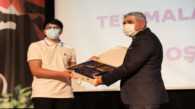 Dünya birincisi olan öğrenciye okulundan ödül