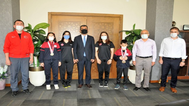 Dünya şampiyonasında Türkiyeyi temsil eden özel sporcular ağırlandı