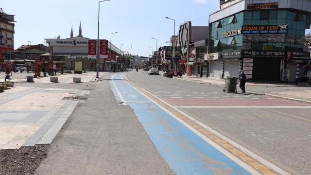 Düzce Belediyesi kent estetiği projesi için tam kapanmayı fırsata çevirdi