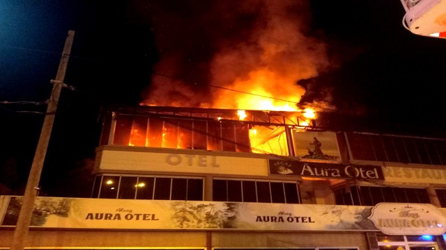 Edremitte otel yangını