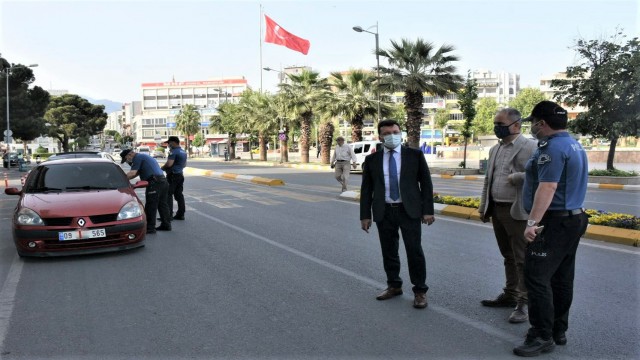 Efeler Kaymakamı Şahin, trafik kontrol noktalarını denetledi