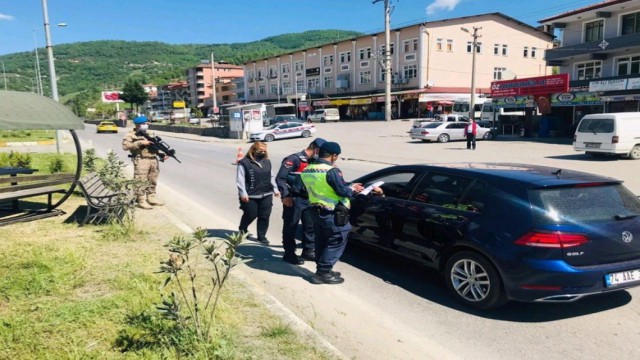 Ekipler tam kapanma denetimlerine devam ediyor