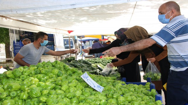 Elazığda 6 ayrı noktada pazar kuruldu, tedbirler alınarak açıldı