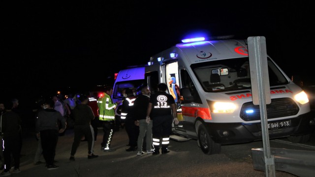 Elazığda çarpışan araçlar şarampole yuvarlandı: 2si ağır 5 yaralı