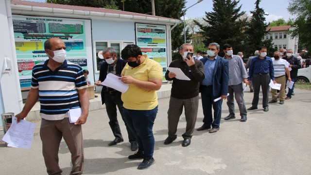 Elazığda çiftçilerin ÇKS kuyruğu